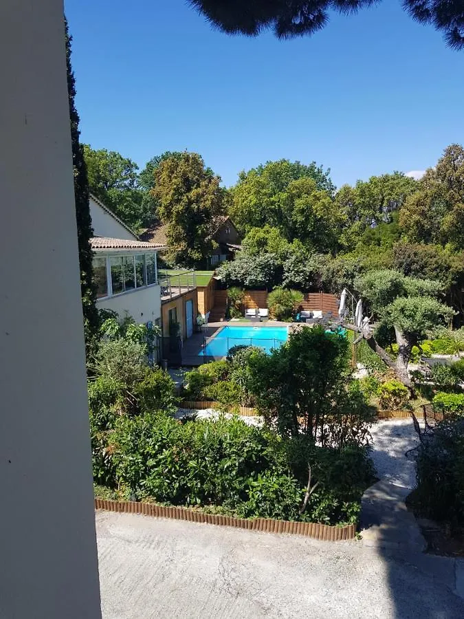 **  Hotel Villa Maya Gassin Francia